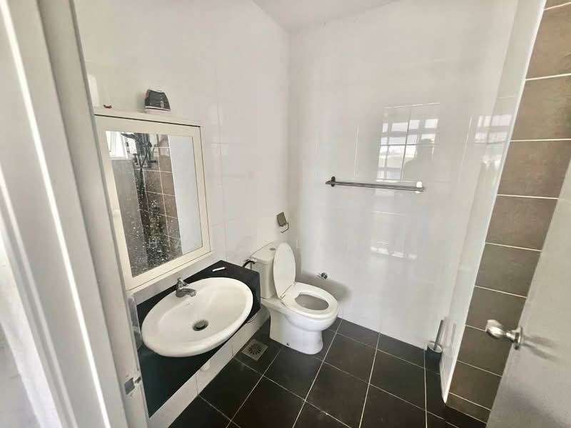 Kondominium untuk Disewa di Dwiputra Residences - Hasif Ludin - Bathroom - PropertyGuru.com.my