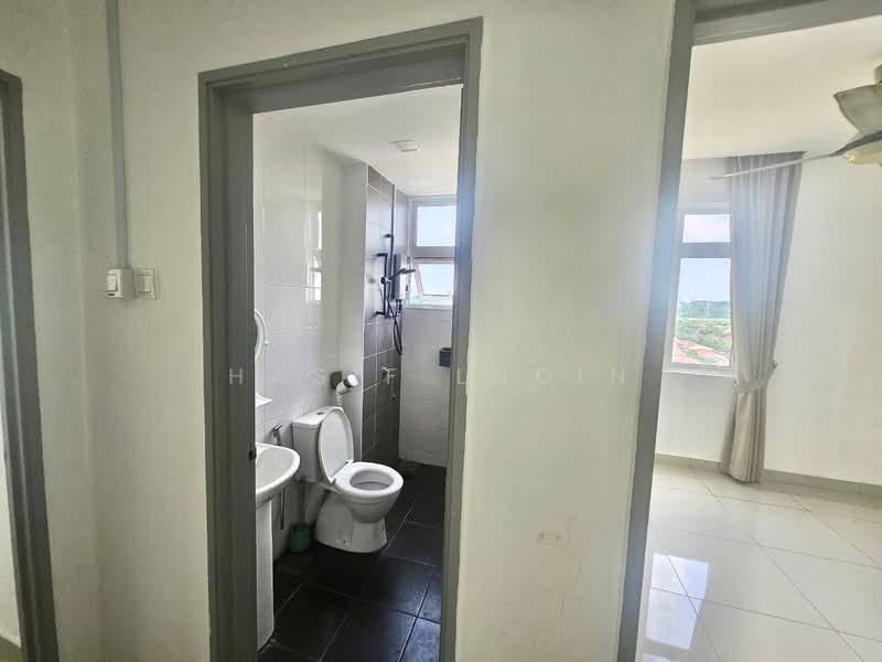 Kondominium untuk Disewa di Dwiputra Residences - Hasif Ludin - Bathroom - PropertyGuru.com.my