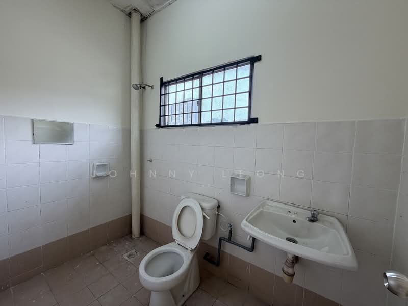 2.5-storey Terraced House for Sale in Balakong (Selangor) - Johnny Leong - Bathroom - PropertyGuru.com.my