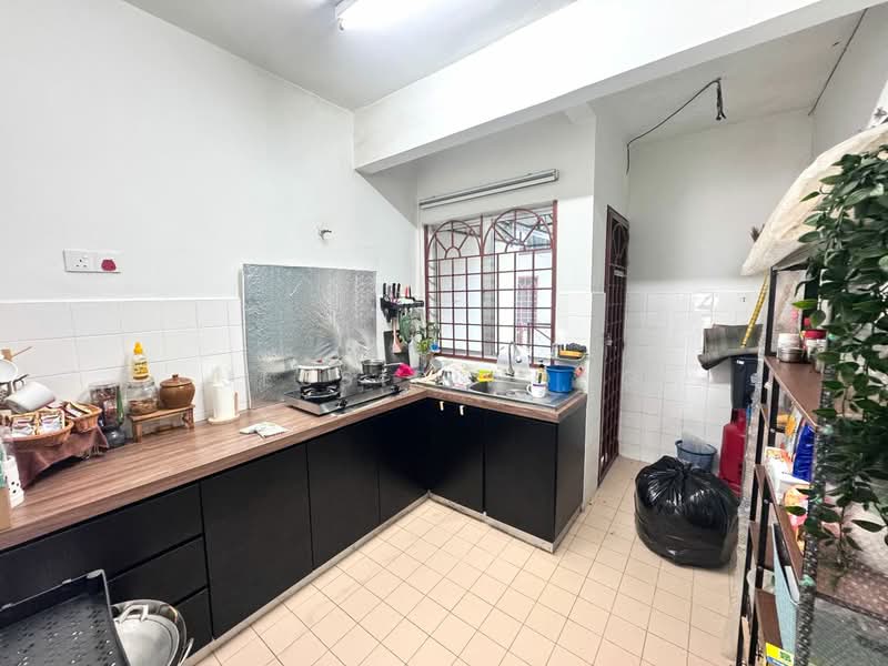 Rumah Teres untuk Dijual di Bandar Country Homes (Rawang) - Jessie Wong - Kitchen - PropertyGuru.com.my