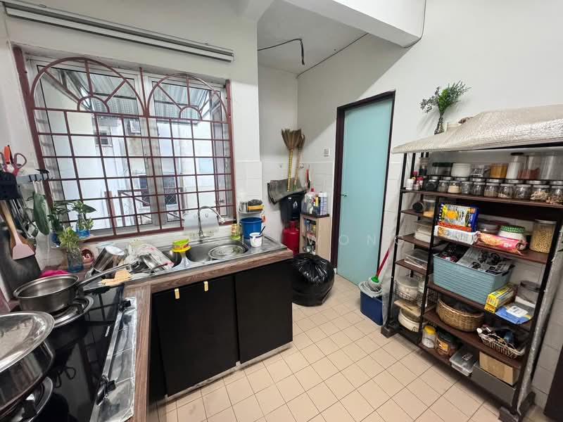 Rumah Teres untuk Dijual di Bandar Country Homes (Rawang) - Jessie Wong - Kitchen - PropertyGuru.com.my