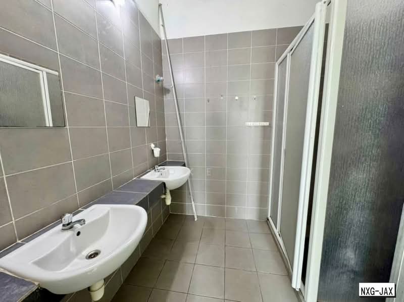 2-storey Terraced House for Sale in Setia Indah (Setia Alam) - Loke . - Bathroom - PropertyGuru.com.my