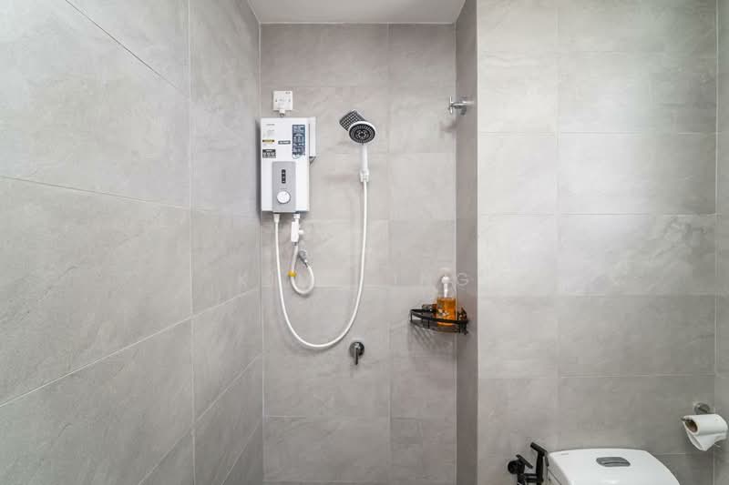 Service Residence for Sale at Sunsuria Forum - Kim Ling - Master Bathroom - PropertyGuru.com.my