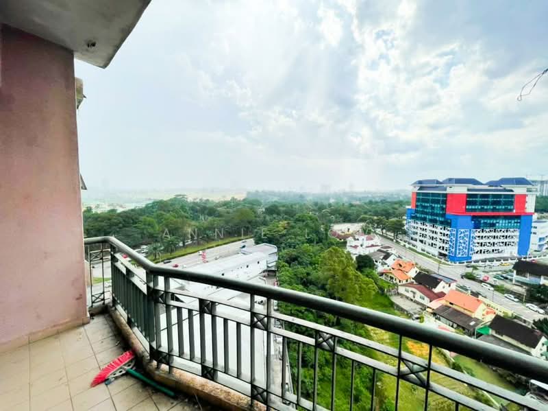 Pangsapuri untuk Dijual di Larkin Utama (Menara Metro Larkin) - Annie Low - Balcony - PropertyGuru.com.my