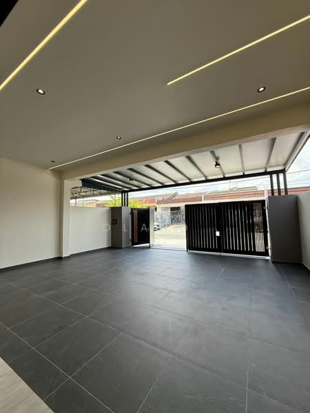 1-storey Terraced House for Sale in Taman Ungku Tun Aminah (Skudai) - Yoland . - Entrance - PropertyGuru.com.my