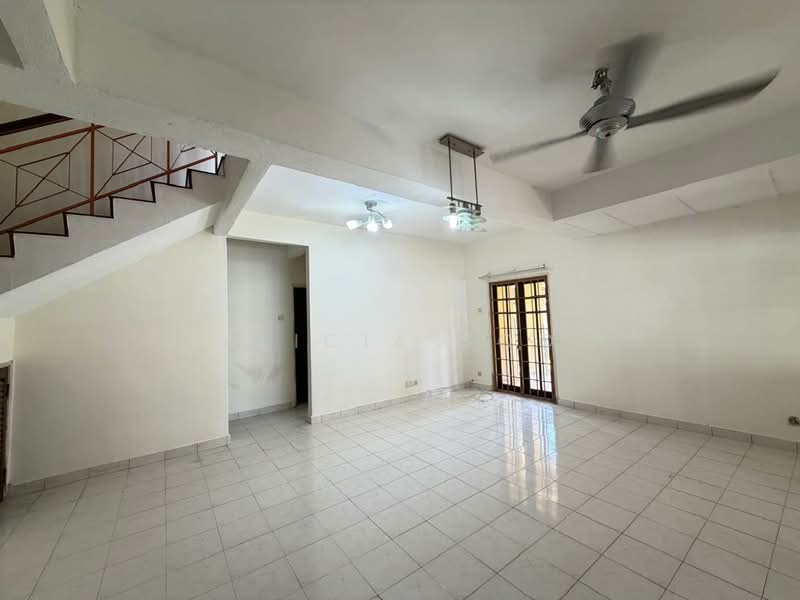 2-storey Terraced House for Sale in Seksyen 7 (Kota Damansara) - Alicia Soo - Living Room - PropertyGuru.com.my