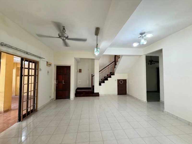 2-storey Terraced House for Sale in Seksyen 7 (Kota Damansara) - Alicia Soo - Living Room - PropertyGuru.com.my