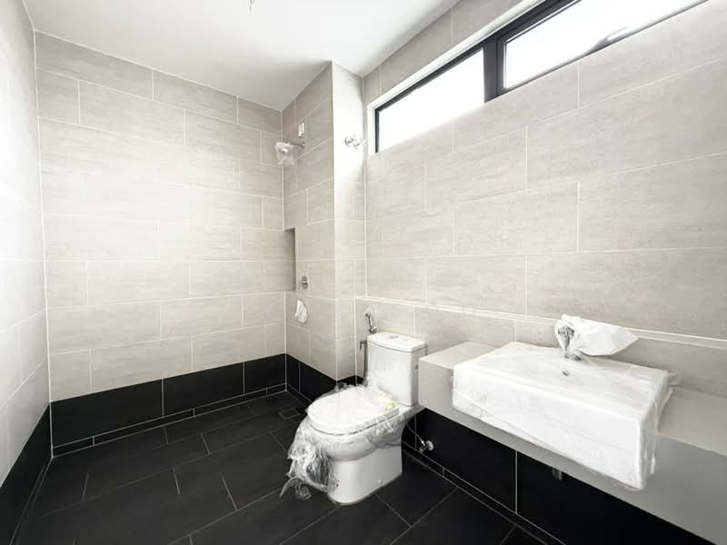 Rumah Bandar untuk Dijual di Shah Alam (Selangor) - Ryan Soo - Bathroom - PropertyGuru.com.my