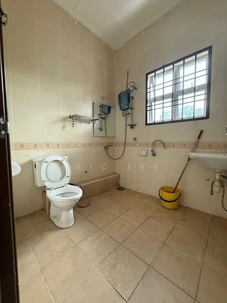 2-storey Terraced House for Sale in Taman Pelangi Indah (Ulu Tiram) - Eric Lee - Bathroom - PropertyGuru.com.my
