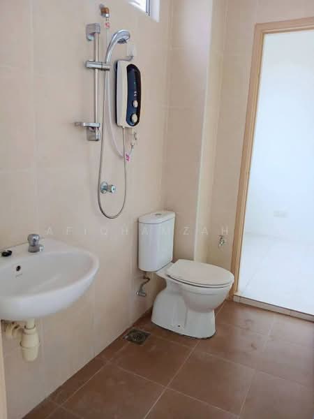 Rumah Teres 2 Tingkat untuk Disewa di Seberang Perai (Penang) - AfiqHamzah . - Bathroom - PropertyGuru.com.my