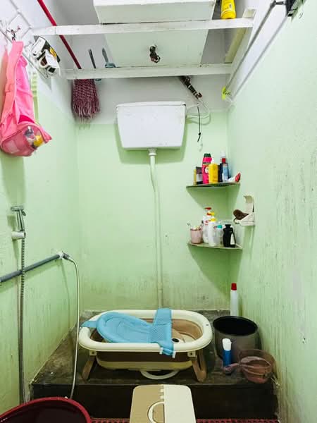 1-storey Terraced House for Sale in Taman Bukit Kempas (Tampoi) - Shereen Wong - Bathroom - PropertyGuru.com.my