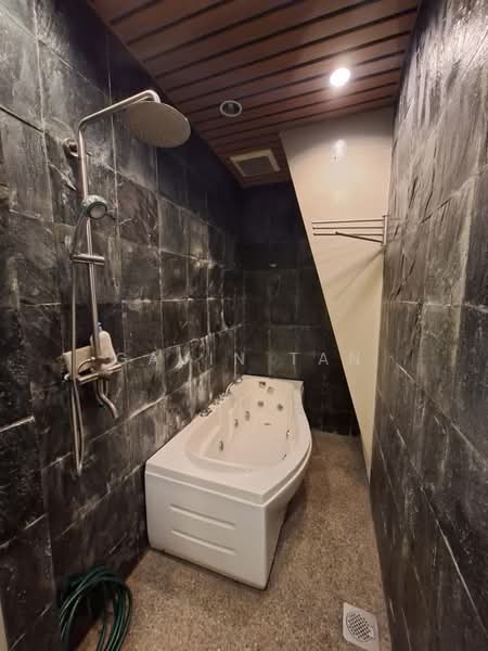 3-storey Terraced House for Sale in Kampung Sungai Nibong (Bayan Lepas) - Gavin Tan - Bathroom - PropertyGuru.com.my
