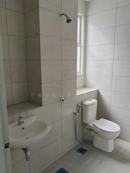 Rumah Teres 2 Tingkat untuk Disewa di Amverton Hills (Sungai Buloh) - Tris Jong - Bathroom - PropertyGuru.com.my