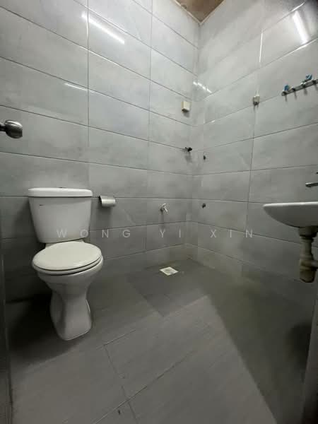 Rumah Teres 2 Tingkat untuk Dijual di Taman Sri Putri (Skudai) - Wong Yi Xin - Bathroom - PropertyGuru.com.my