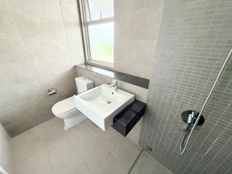 Rumah Teres untuk Dijual di Tamansari (Rawang) - Nicky Lai - Bathroom - PropertyGuru.com.my