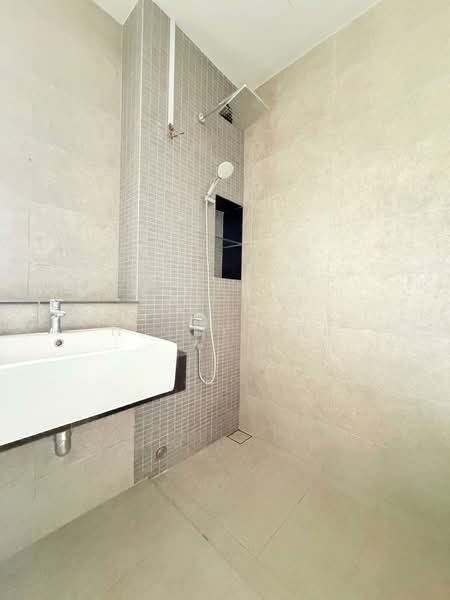 Rumah Teres untuk Dijual di Tamansari (Rawang) - Nicky Lai - Bathroom - PropertyGuru.com.my