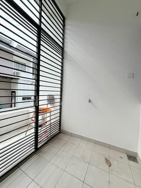 Rumah Teres untuk Dijual di Tamansari (Rawang) - Nicky Lai - Balcony - PropertyGuru.com.my