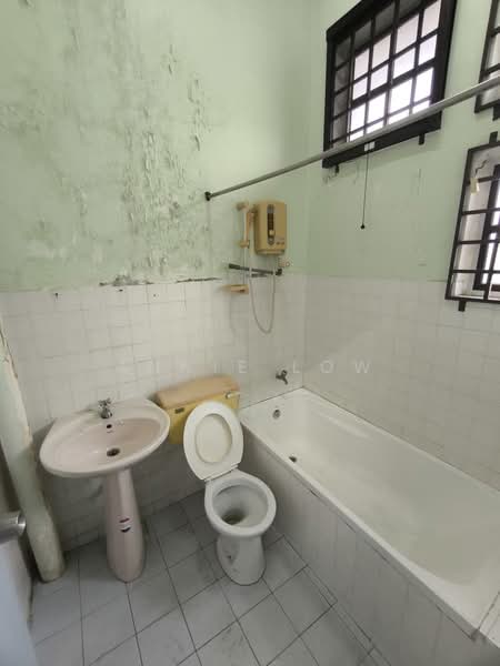 Rumah Teres 2 Tingkat untuk Dijual di Taman Skudai Baru (Skudai) - Annie Low - Bathroom - PropertyGuru.com.my