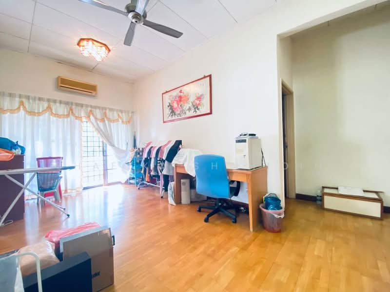 Rumah Teres 2 Tingkat untuk Dijual di Bukit Jelutong (Shah Alam) - Shafika Shahidin - Living Room - PropertyGuru.com.my