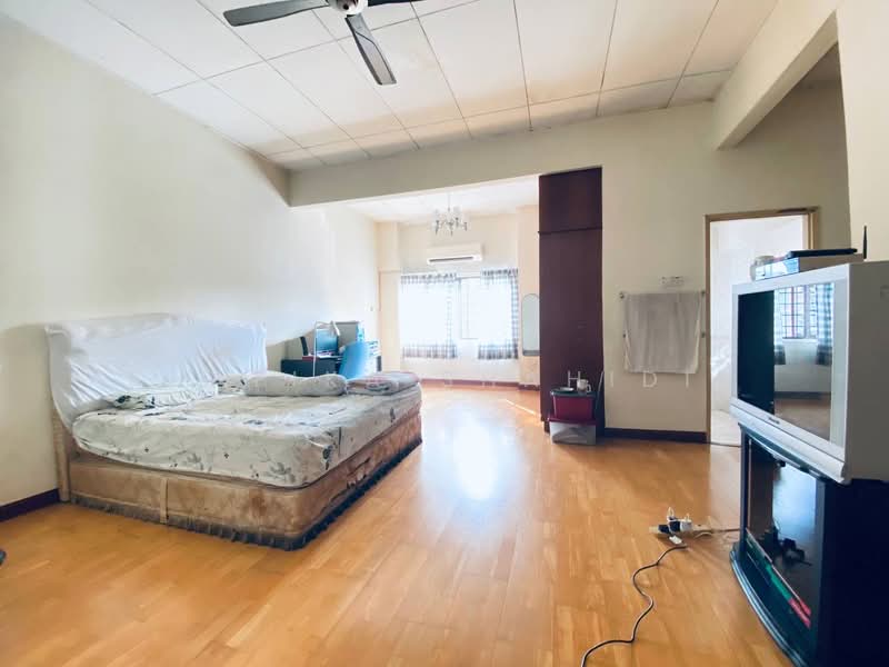 Rumah Teres 2 Tingkat untuk Dijual di Bukit Jelutong (Shah Alam) - Shafika Shahidin - Bedroom - PropertyGuru.com.my