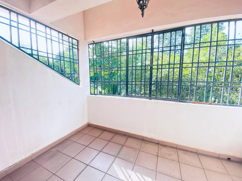 Rumah Teres 2 Tingkat untuk Dijual di Bukit Jelutong (Shah Alam) - Shafika Shahidin - Balcony - PropertyGuru.com.my