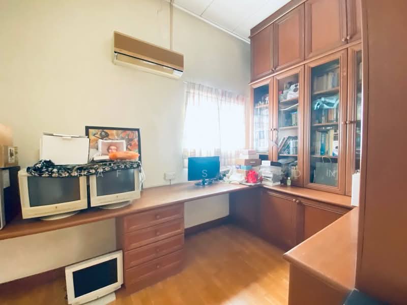 Rumah Teres 2 Tingkat untuk Dijual di Bukit Jelutong (Shah Alam) - Shafika Shahidin - Study - PropertyGuru.com.my
