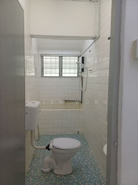 Rumah Teres 1 Tingkat untuk Disewa di Bangsar (Kuala Lumpur) - Allen Wong - Master Bedroom Attached Bathroom - PropertyGuru.com.my