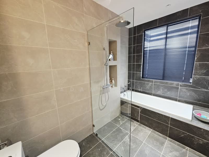 Rumah Teres 2 Tingkat untuk Dijual di Jade Hills (Kajang) - Adam Puah - Bathroom - PropertyGuru.com.my