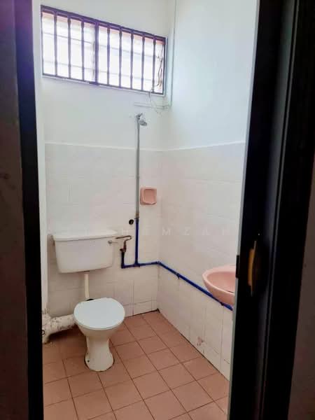 2-storey Terraced House for Rent in Taman Desa Murni (Butterworth) - AfiqHamzah . - Bathroom - PropertyGuru.com.my