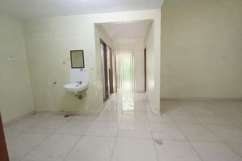 1-storey Terraced House for Sale in Kepong Baru (Kepong) - Kelly Lai - Corridor - PropertyGuru.com.my