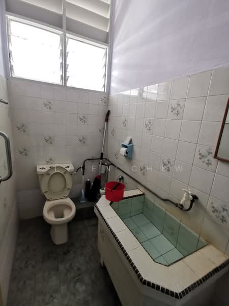 Semi-Detached House for Sale in Jelutong (Penang) - Vivien Chew - Bathroom - PropertyGuru.com.my