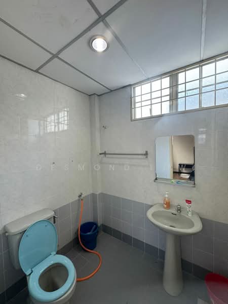 Kondominium untuk Disewa di Tiara Duta - Desmond Low - Bathroom - PropertyGuru.com.my