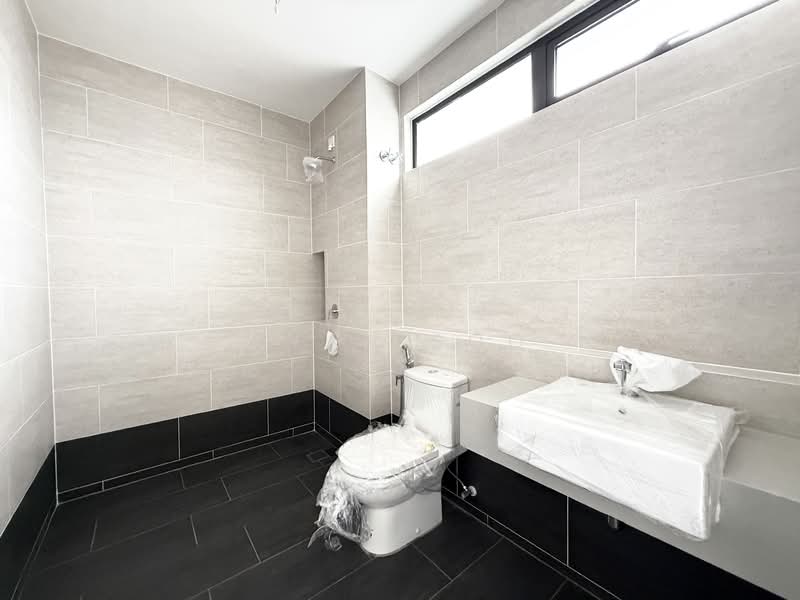 Rumah Bandar untuk Dijual di Shah Alam (Selangor) - Ryan Soo - Bathroom - PropertyGuru.com.my