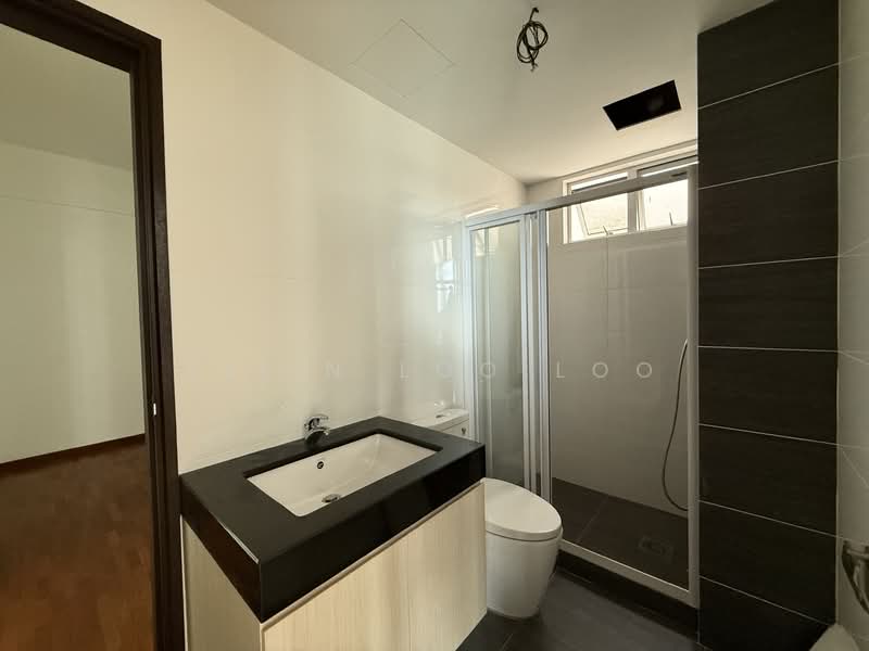 Servis Apartment untuk Dijual di Molek Pulai - Eliin Loo Loo - Bathroom - PropertyGuru.com.my