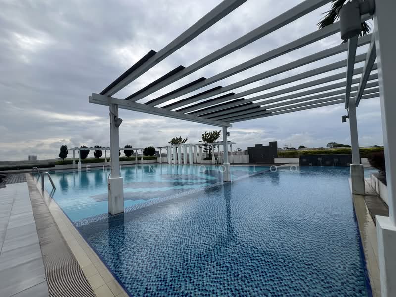 Servis Apartment untuk Dijual di Molek Pulai - Eliin Loo Loo - Pool - PropertyGuru.com.my