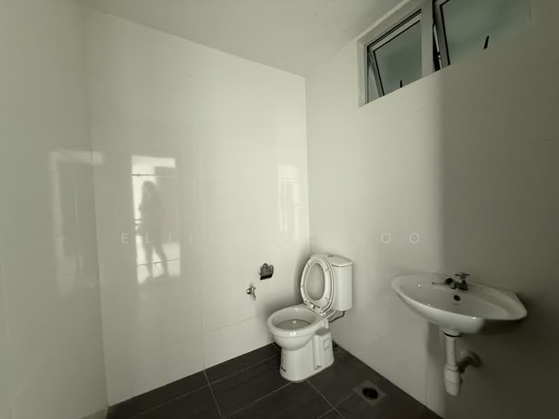 Servis Apartment untuk Dijual di Molek Pulai - Eliin Loo Loo - Bathroom - PropertyGuru.com.my