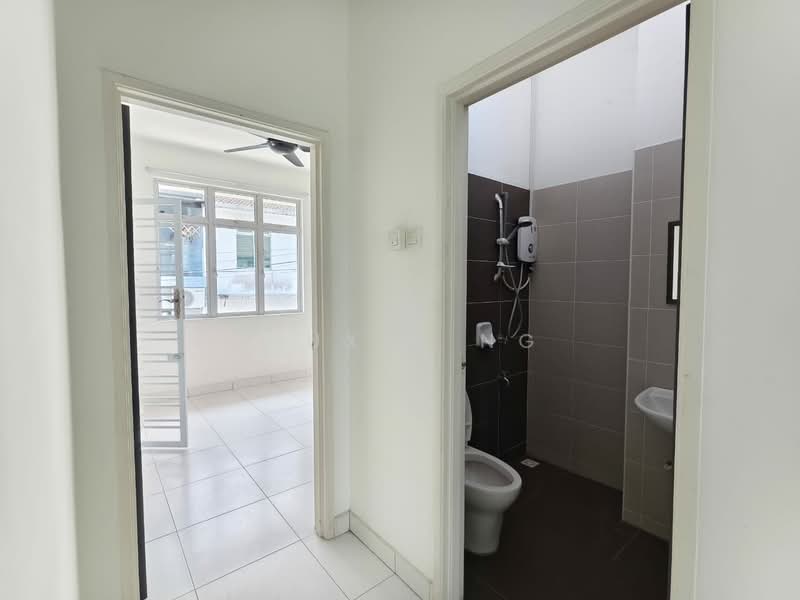 2-storey Terraced House for Sale in Taman Mutiara Rini (Skudai) - Xiuxiu Ng - Bathroom - PropertyGuru.com.my