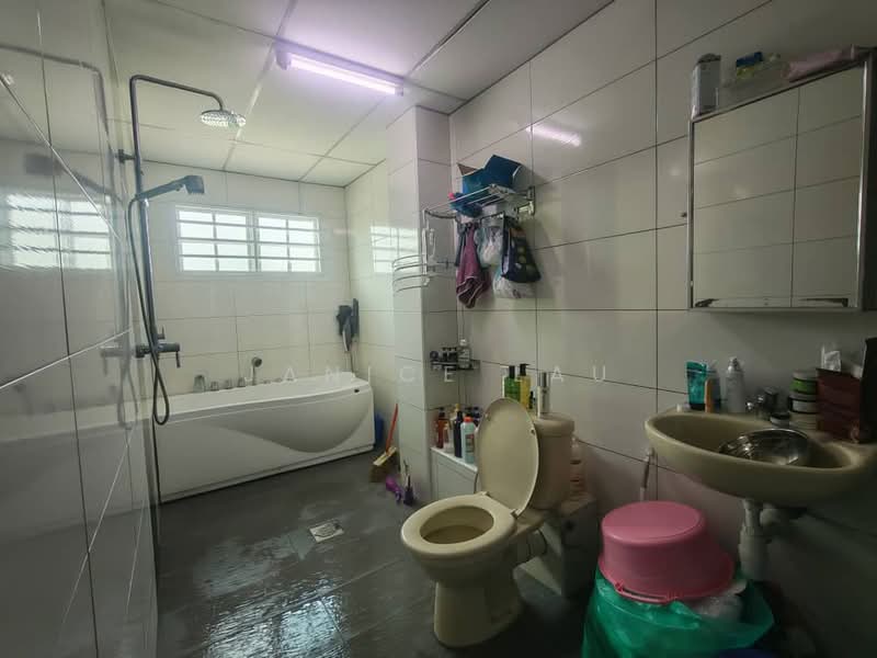 Rumah Teres 2 Tingkat untuk Dijual di Sungai Besi Indah (Seri Kembangan) - Janice Lau - Bathroom - PropertyGuru.com.my