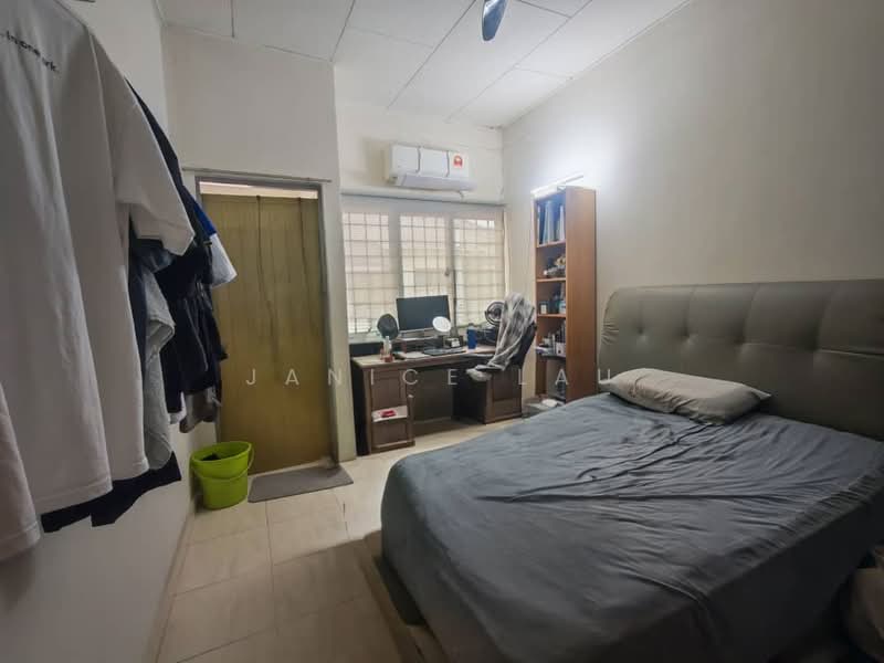 Rumah Teres 2 Tingkat untuk Dijual di Sungai Besi Indah (Seri Kembangan) - Janice Lau - Bedroom - PropertyGuru.com.my