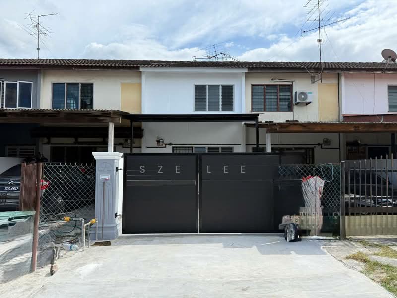 2-storey Terraced House for Sale in Taman Molek (Johor Bahru) - Sze Lee - Exterior - PropertyGuru.com.my