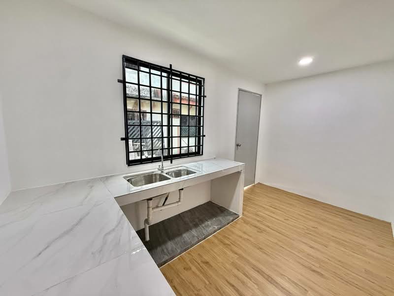 2-storey Terraced House for Sale in Taman Molek (Johor Bahru) - Sze Lee - Kitchen - PropertyGuru.com.my
