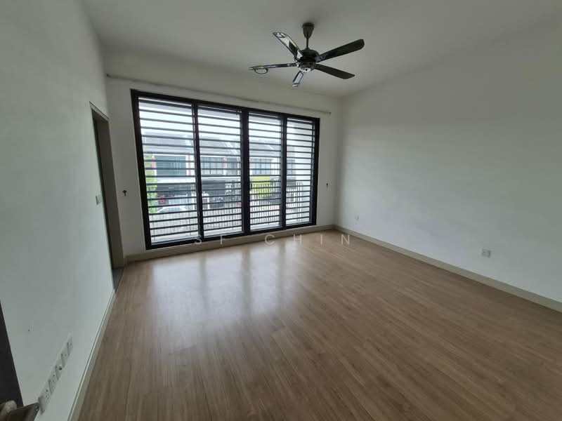 2-storey Terraced House for Sale in Shah Alam (Selangor) - SF Chin - Master bedroom - PropertyGuru.com.my