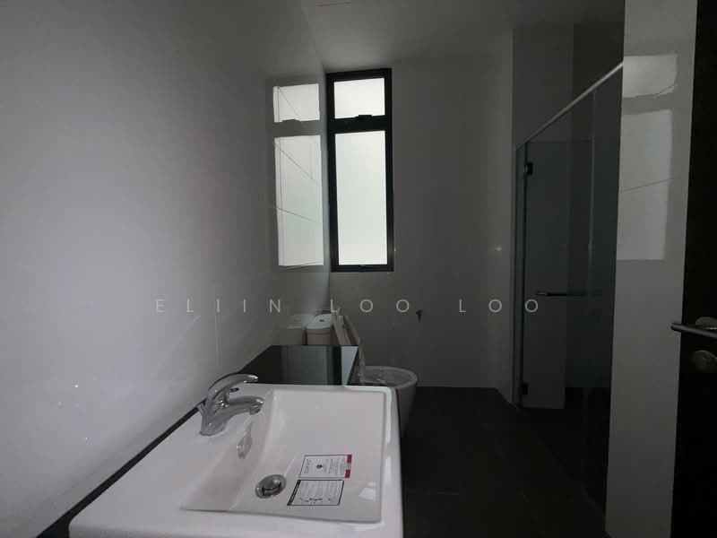 Pangsapuri untuk Dijual di Ponderosa Lakeside Apartment - Eliin Loo Loo - Bathroom - PropertyGuru.com.my