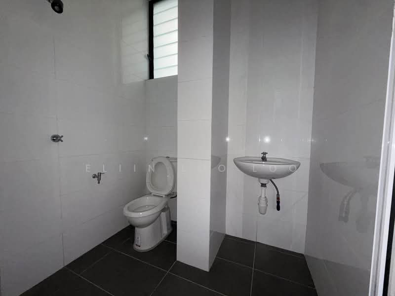 Pangsapuri untuk Dijual di Ponderosa Lakeside Apartment - Eliin Loo Loo - Bathroom - PropertyGuru.com.my