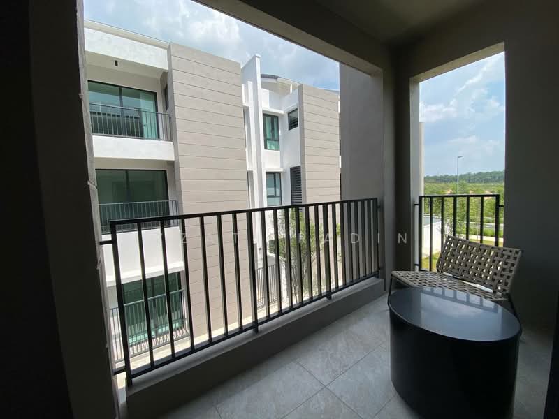 3-storey Terraced House for Sale in Seksyen U15 (Shah Alam) - Izzati Radin - Balcony - PropertyGuru.com.my