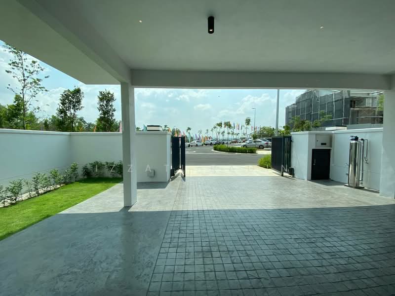 3-storey Terraced House for Sale in Seksyen U15 (Shah Alam) - Izzati Radin - Exterior - PropertyGuru.com.my