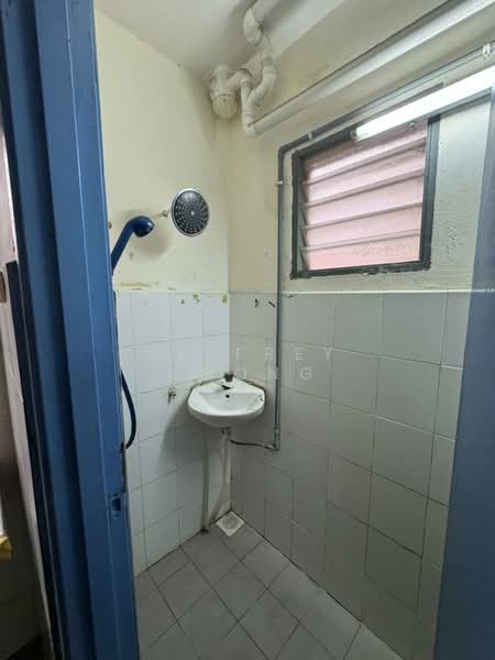 Rumah Flat untuk Dijual di Dahlia - Jeffrey Chong - Bathroom - PropertyGuru.com.my