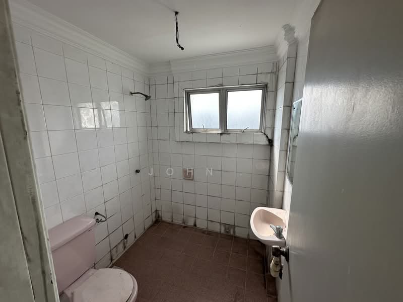 Kondominium untuk Dijual di Casa Mila Victoria - John . - Bathroom - PropertyGuru.com.my