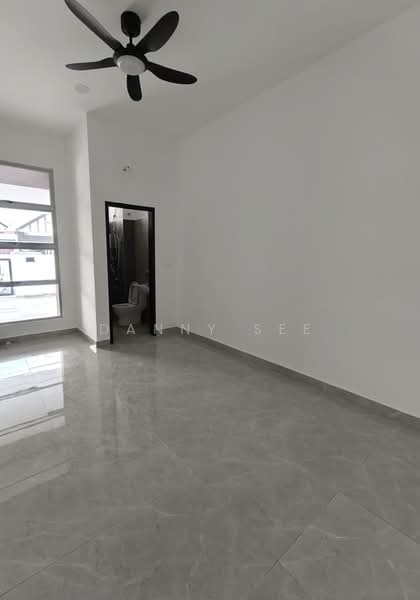 1-storey Terraced House for Rent in Taman Impian Emas (Skudai) - Danny See - Bathroom - PropertyGuru.com.my
