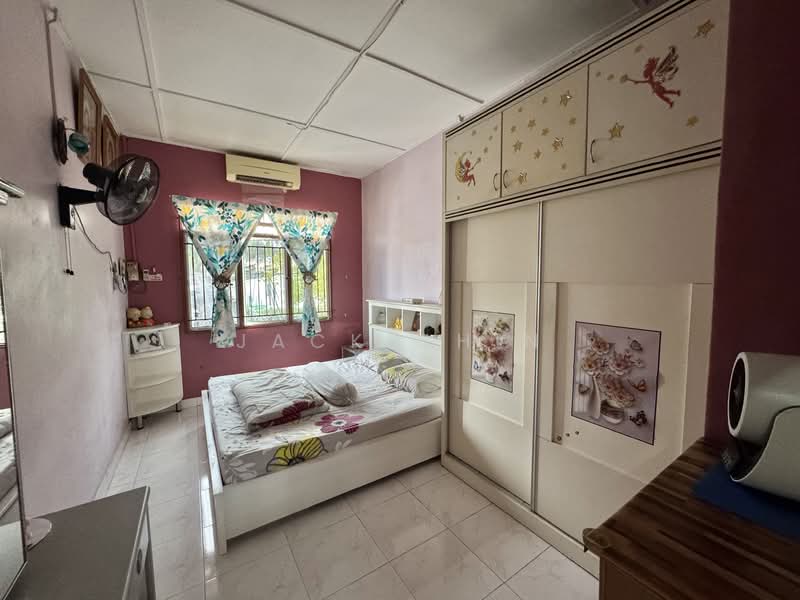 Shop for Sale in Taman Makmur (Seremban) - Jack Chin - Bedroom - PropertyGuru.com.my